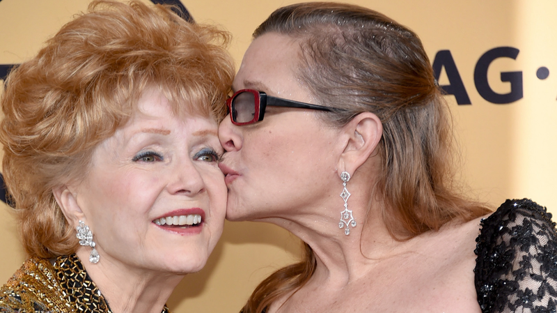 Debbie Reynolds and Carrie Fisher at the SAG Awards, January 2015.